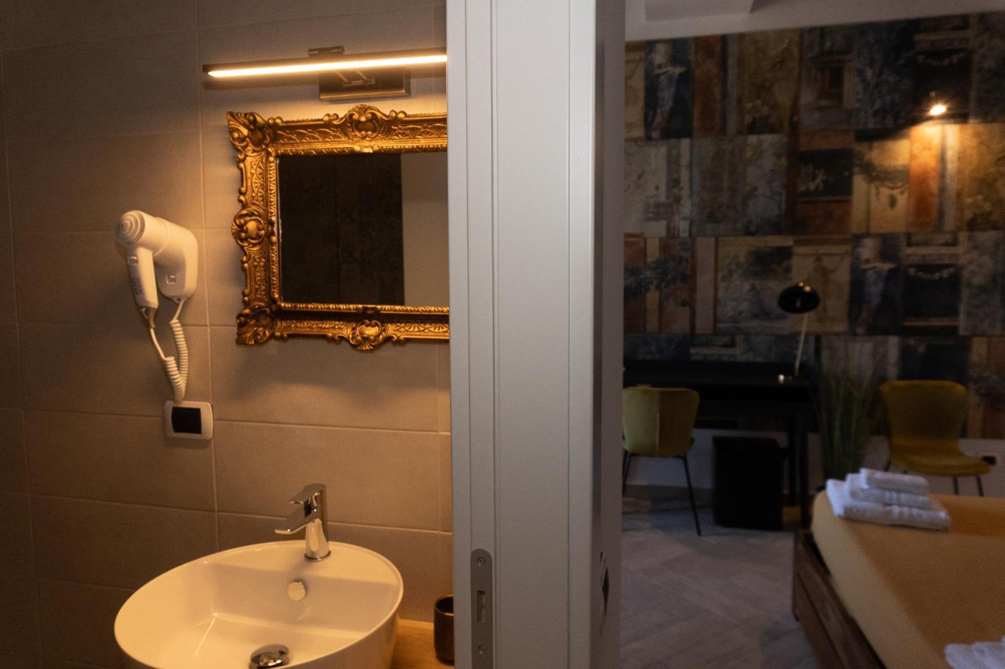 Le Boutique Luxury Rooms Diffused In Historic Center Fiumicino Exterior foto